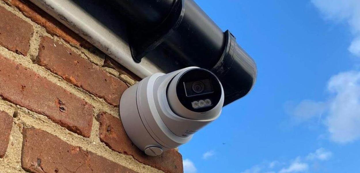 монтажни основи, стойки за камери Hikvision и Dahua
