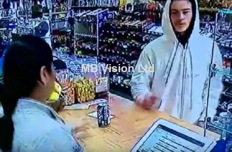 Въоръжен с револвер младеж влиза и опитва да ограби магазин